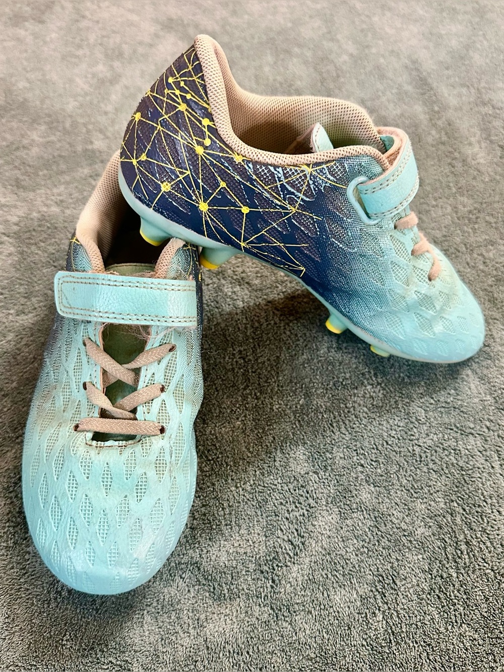 Deja Tuhuella Youth Soccer Cleats Blue Yellow Hook & Loop Size 1